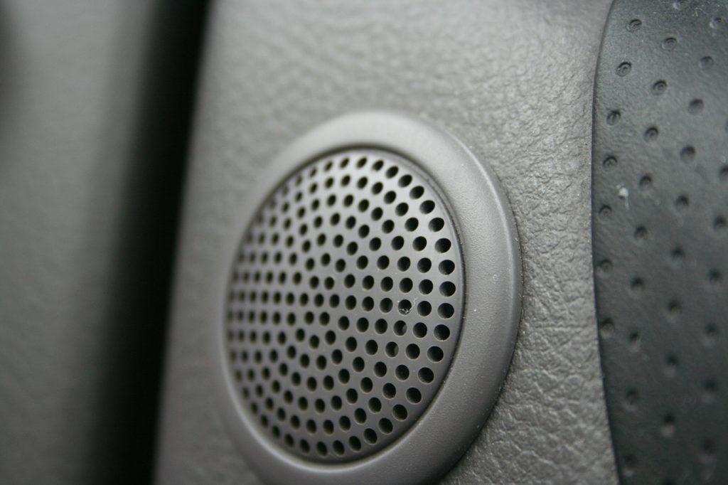 4 Things to Keep in Mind When Choosing New Car Speakers